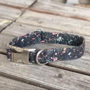 4. Dog collar: Black Floral Handmade Collar - size Medium (13-16”) 💜